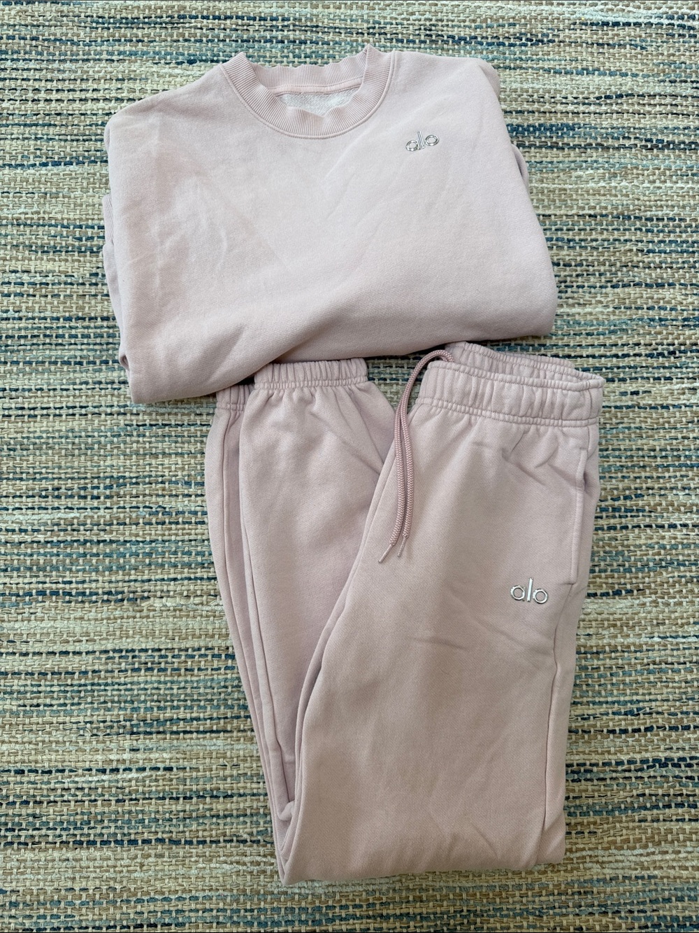 Alo Yoga Accolade Joggers Pants Pullover Crew Set SIZE SMALL Pink Quartz